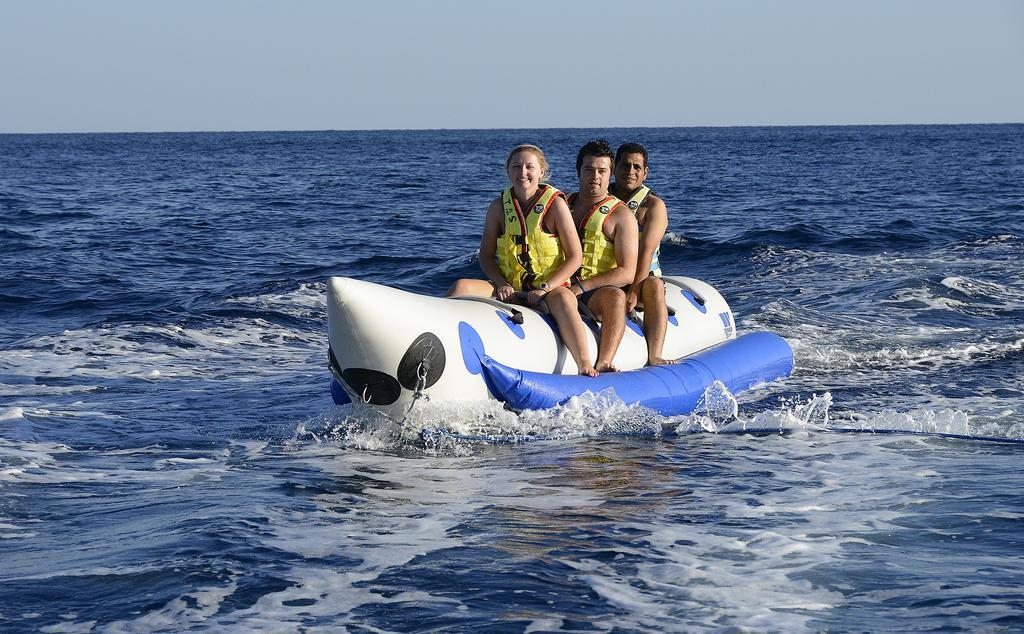 Stella Di Mare Beach Hotel & Spa Шарм-эль-Шейх Экстерьер фото A banana boat